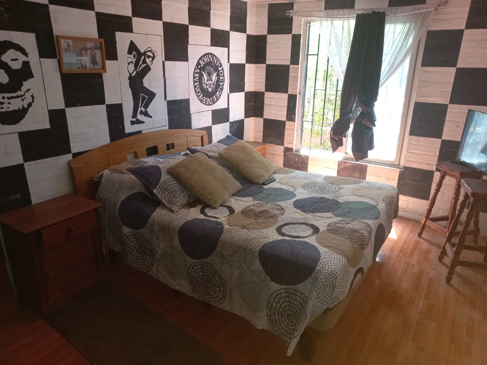 VILLA ARBOLEDA - PRINCIPALMENTE ESTUDIANTES/EMPRESAS.-